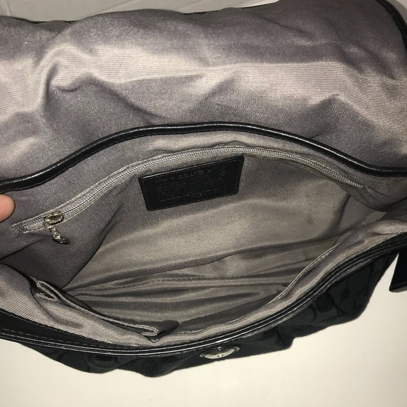 Black coach purse with patent leather trim - Picture 5 of 8